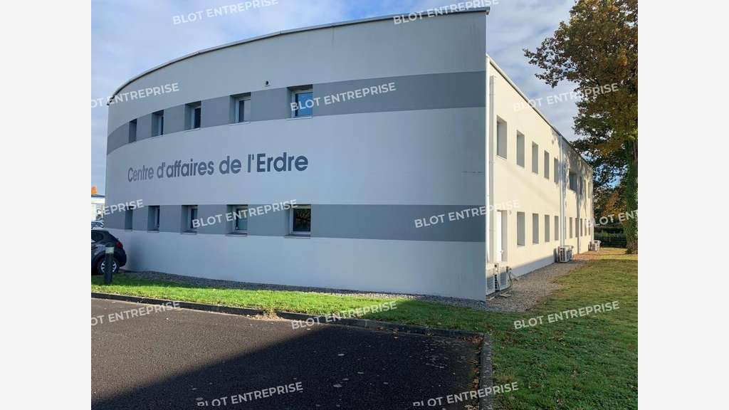 A louer à vendre bureaux 900m² La Chapelle