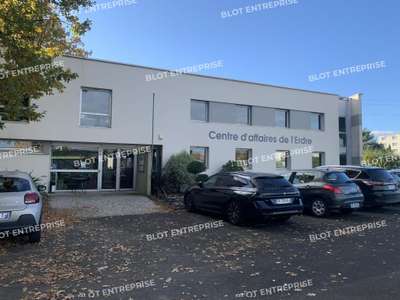 A louer à vendre bureaux 900m² La Chapelle