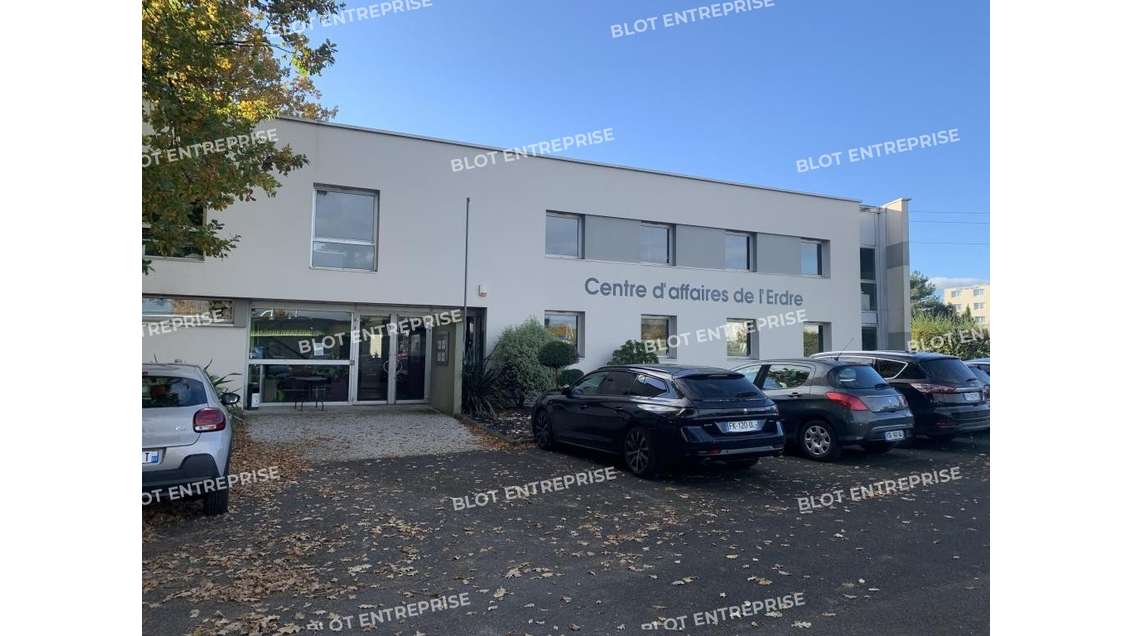 A louer à vendre bureaux 900m² La Chapelle