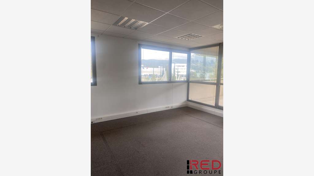 Bureaux 207m² dernier étage à la vente à La Ciotat