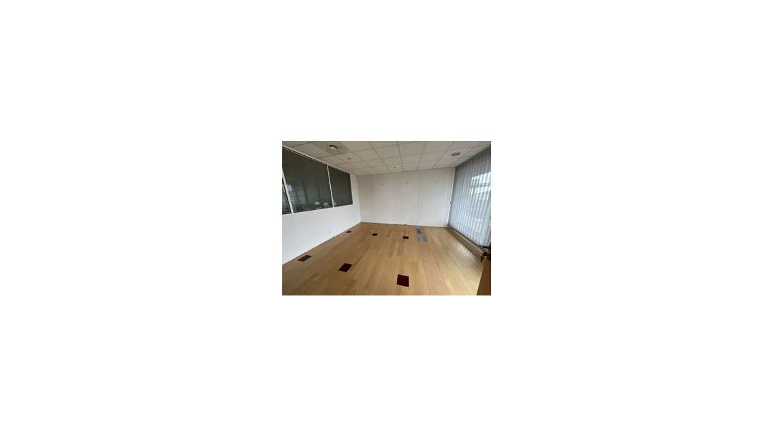 A vendre bureaux lumineux 115m² R+2 à La Rochelle