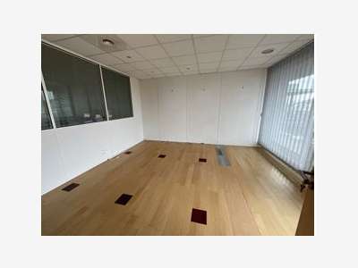 A vendre bureaux lumineux 115m² R+2 à La Rochelle