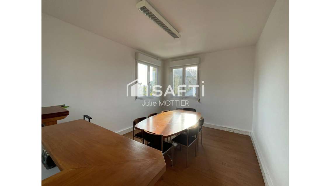 AV bureaux 100m² en RDC bel empl à La Rochelle