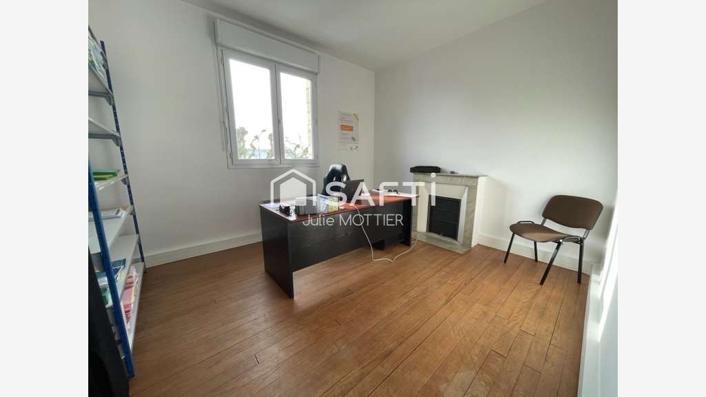 AV bureaux 100m² en RDC bel empl à La Rochelle