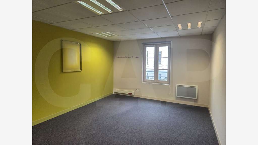 A vendre bureaux 287m² en centre-ville de Lamballe