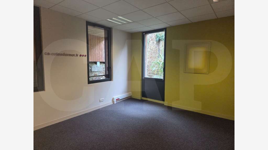 A vendre bureaux 287m² en centre-ville de Lamballe