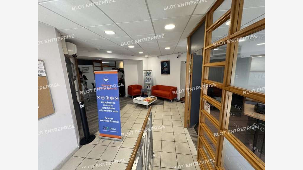 À VENDRE / À LOUER - BUREAUX 160 M² - LAMBALLE