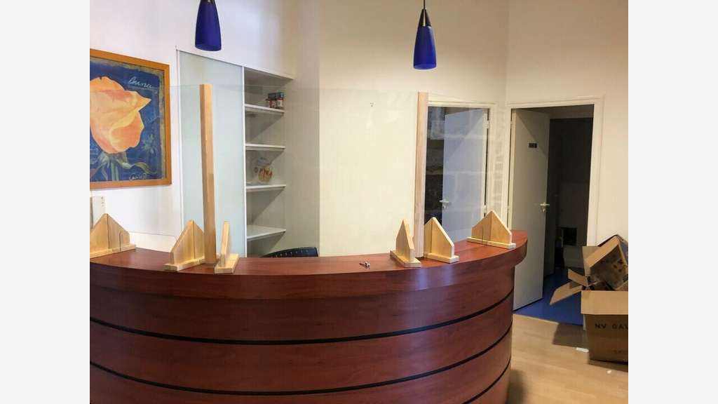 A vendre bureaux 141m² empl N°1 Landerneau centre 