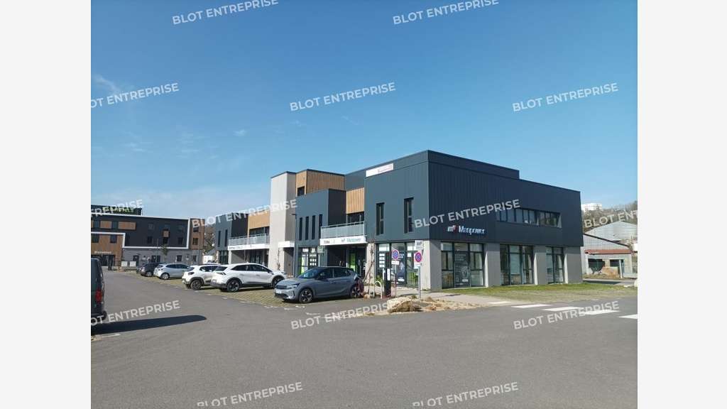 AV bureaux 45m² avec belle visibilité à Landerneau