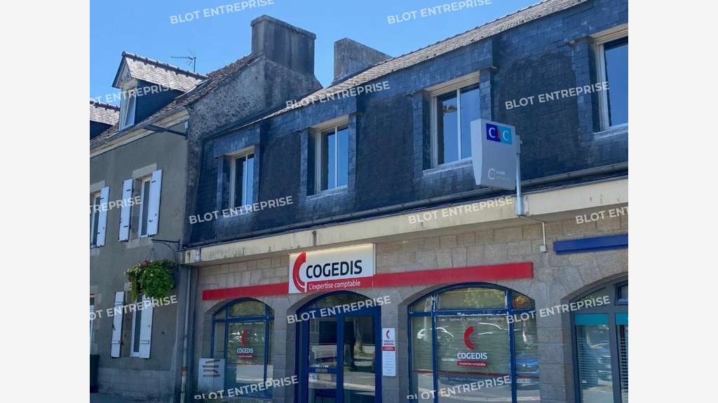 AV bureaux 388m²  belle visibilité à Landivisiau
