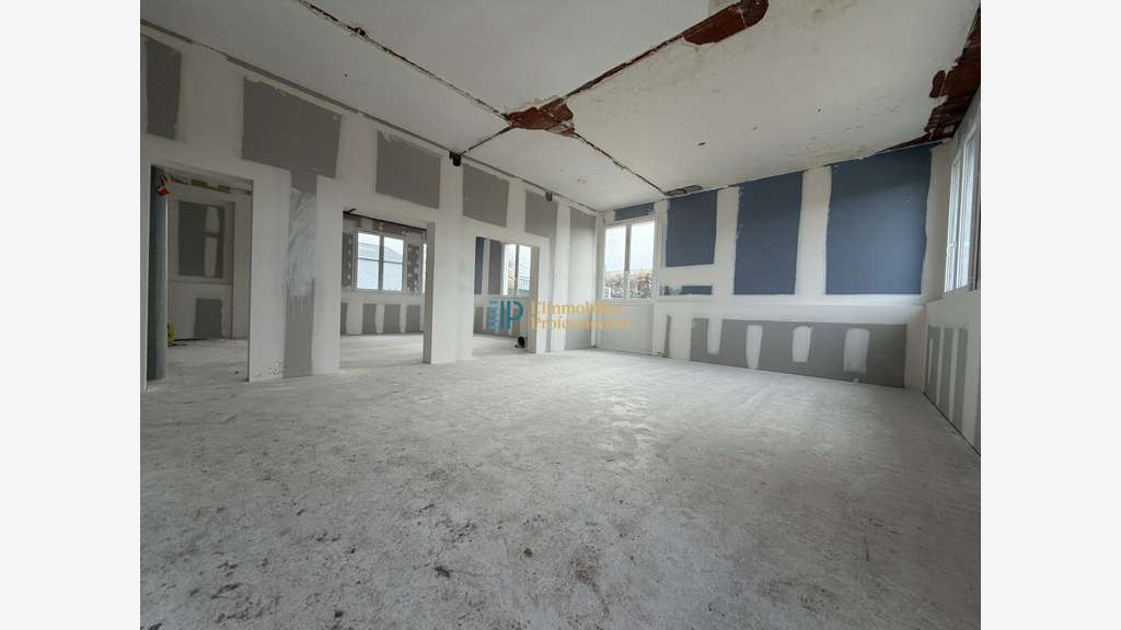 AV bureaux 85m² dans zone dynamique Lanester