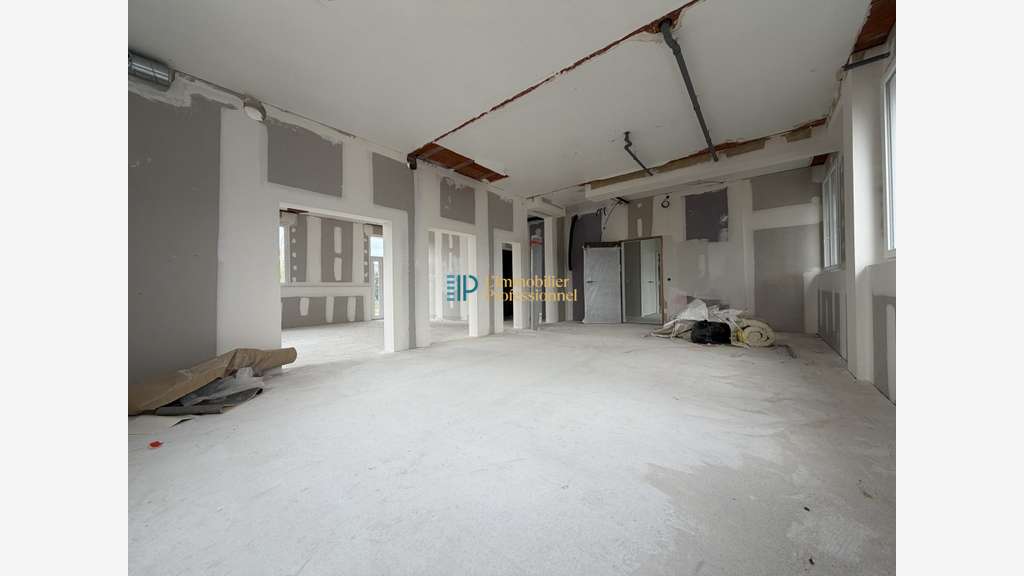 AV bureaux 85m² dans zone dynamique Lanester
