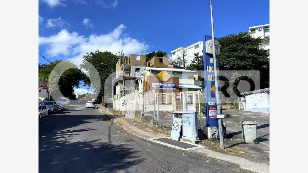 A vendre bureaux 120m² Le Gosier Bas du Fort