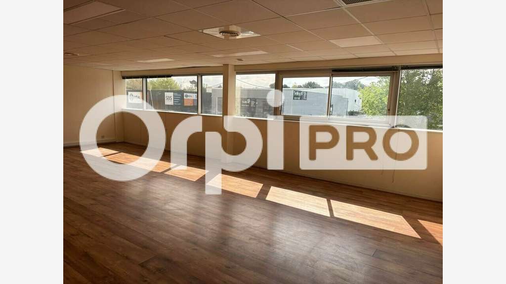 Vente bureau de 100m² au 1er étage au Haillan