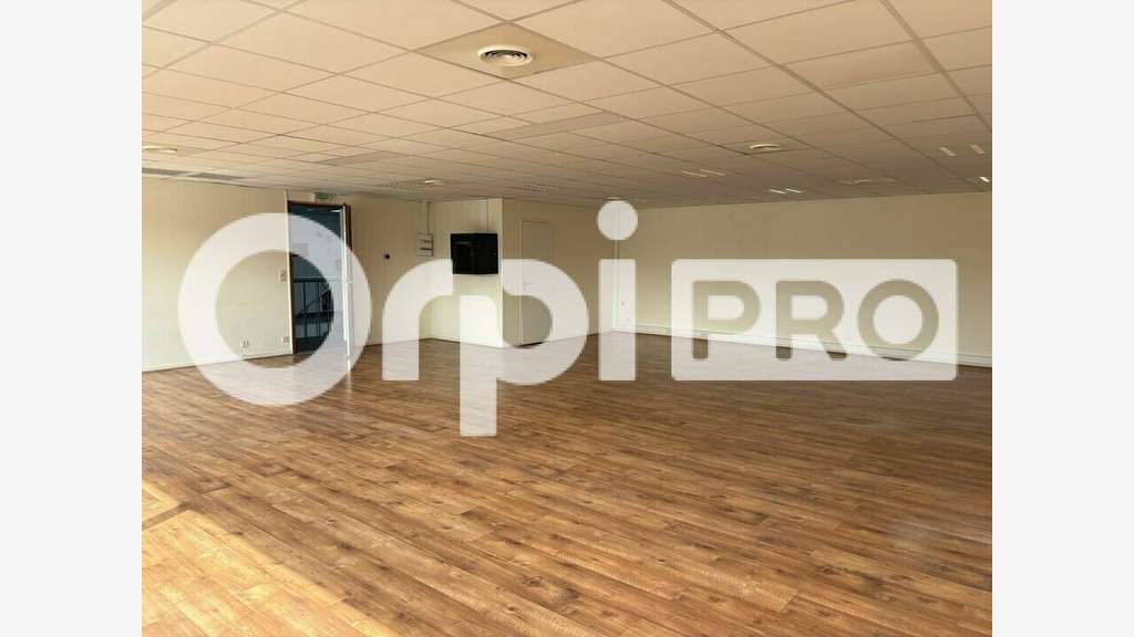 Vente bureau de 100m² au 1er étage au Haillan