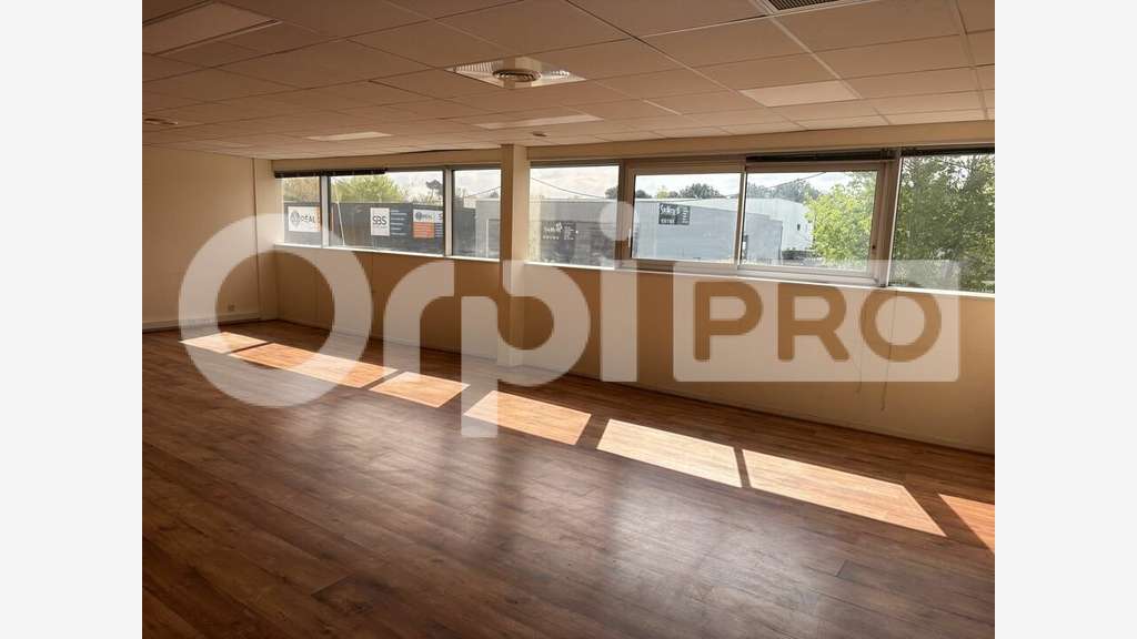 Vente bureau RDC et etage très bon etat au Haillan