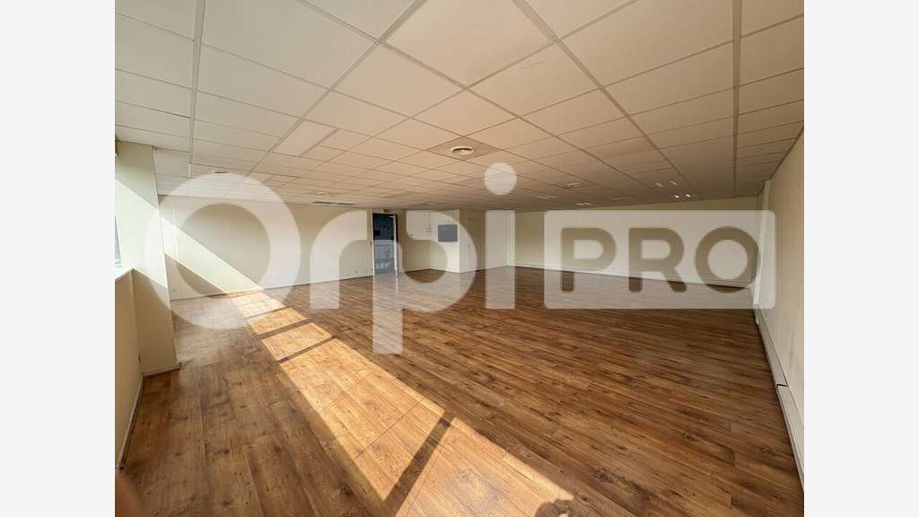 Vente bureau RDC et etage très bon etat au Haillan