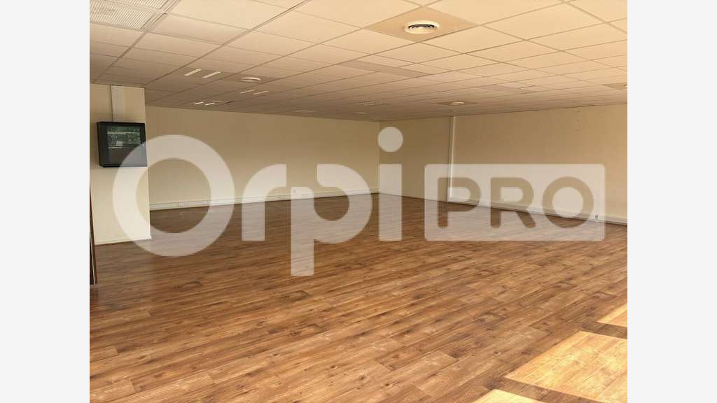 Vente bureau RDC et etage très bon etat au Haillan