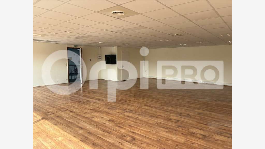 Vente bureau RDC et etage très bon etat au Haillan