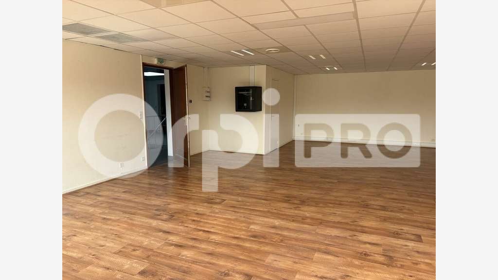 Vente bureau RDC et etage très bon etat au Haillan