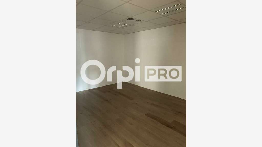 Vente bureau RDC et etage très bon etat au Haillan