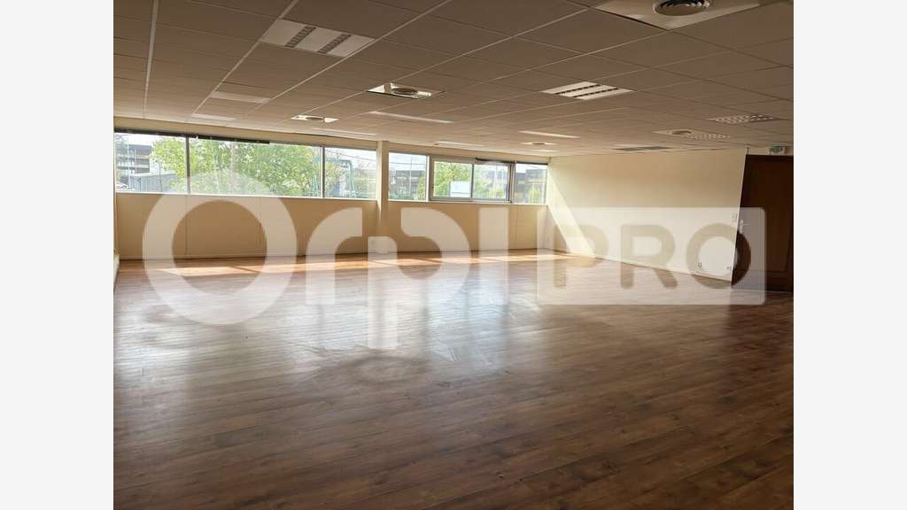 Vente bureau RDC et etage très bon etat au Haillan