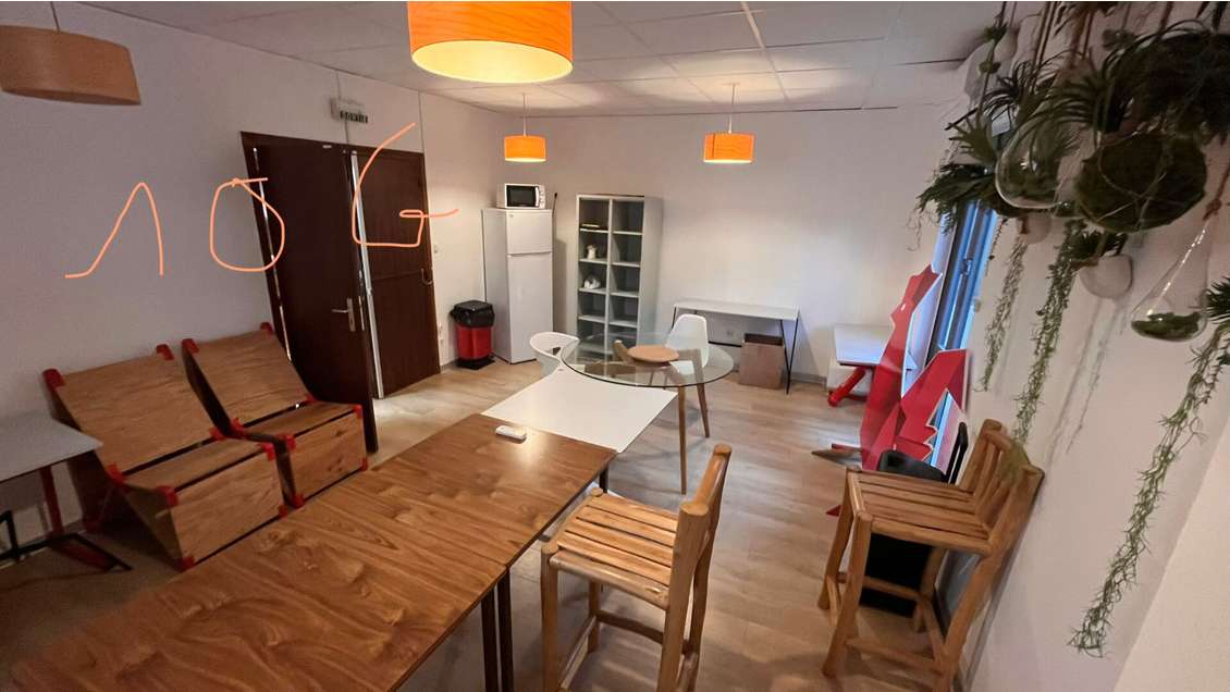 AV bureaux 240m² en centre d'affaires au Lamentin