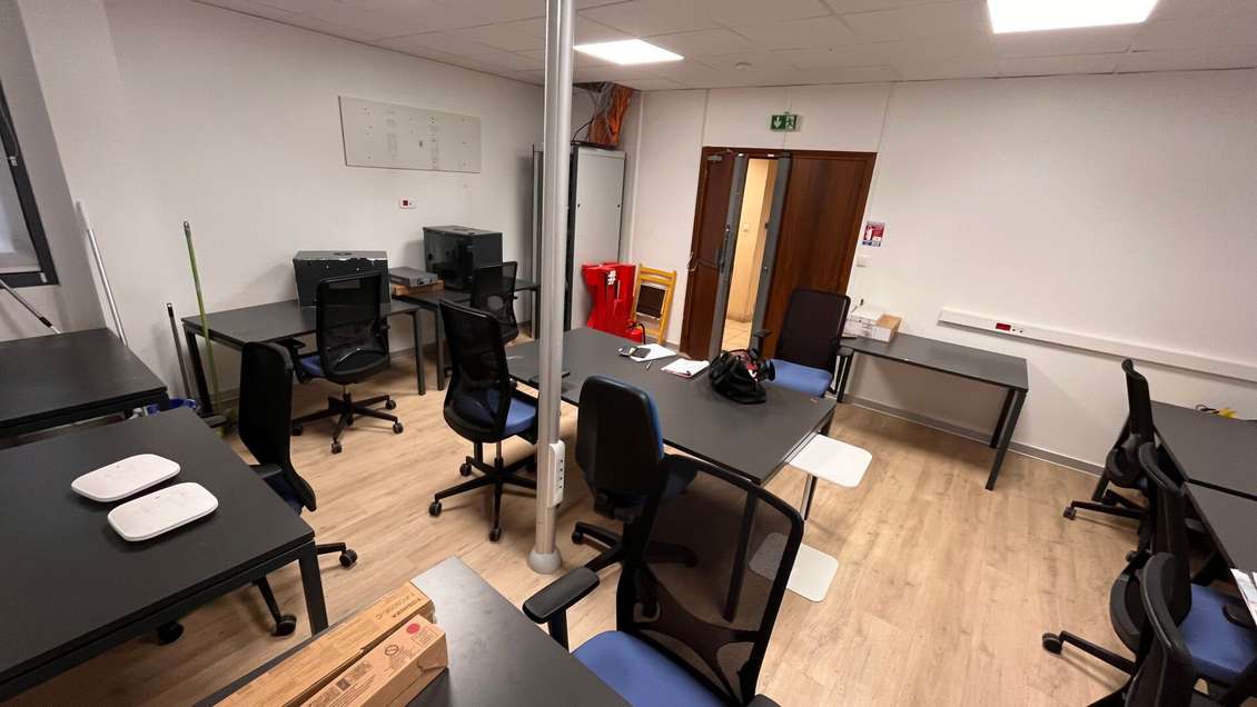 AV bureaux 240m² en centre d'affaires au Lamentin