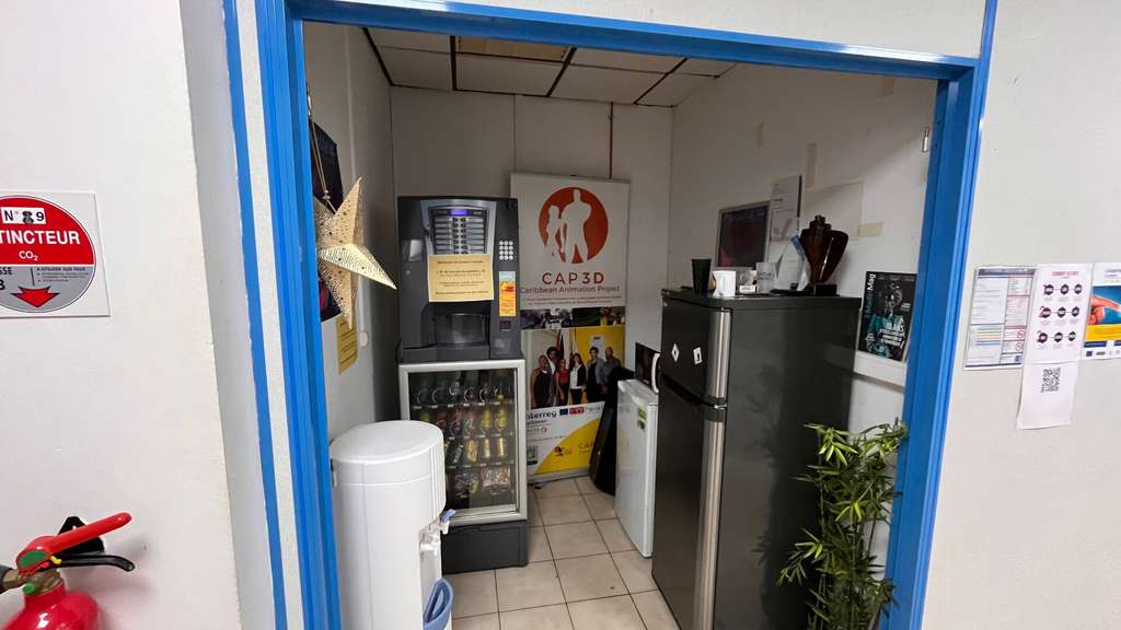 Cède bureaux 170m² en centre d'affaires le Lametin