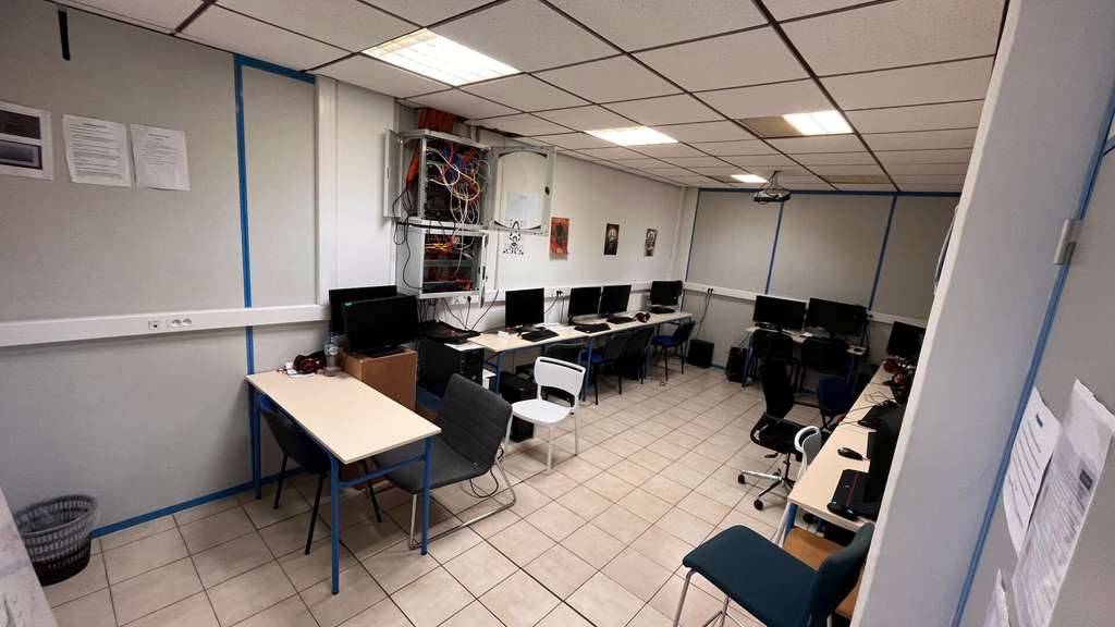 Cède bureaux 170m² en centre d'affaires le Lametin