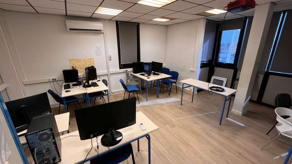 Cède bureaux 170m² en centre d'affaires le Lametin
