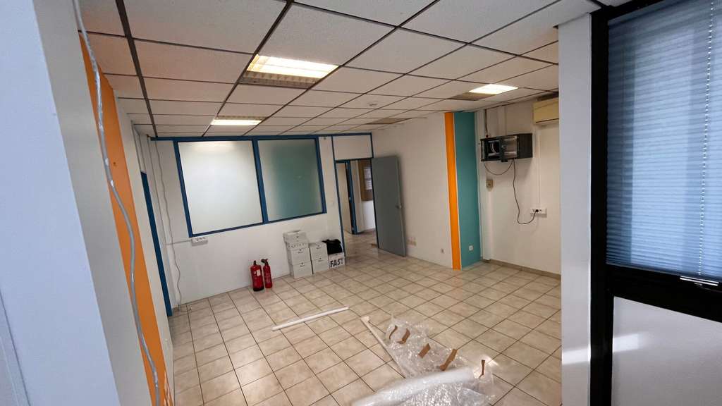 Vente bureaux de 114m² au 2ème étage Le Lamentin