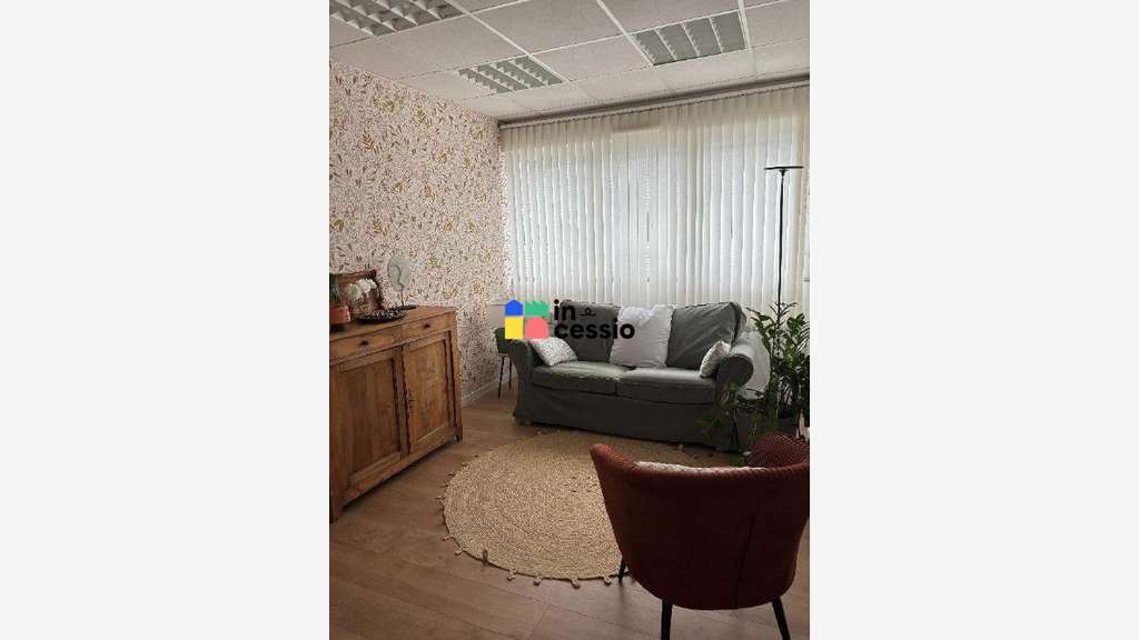 À vendre bureaux 100m² R+1 Le Mans Zone Franche