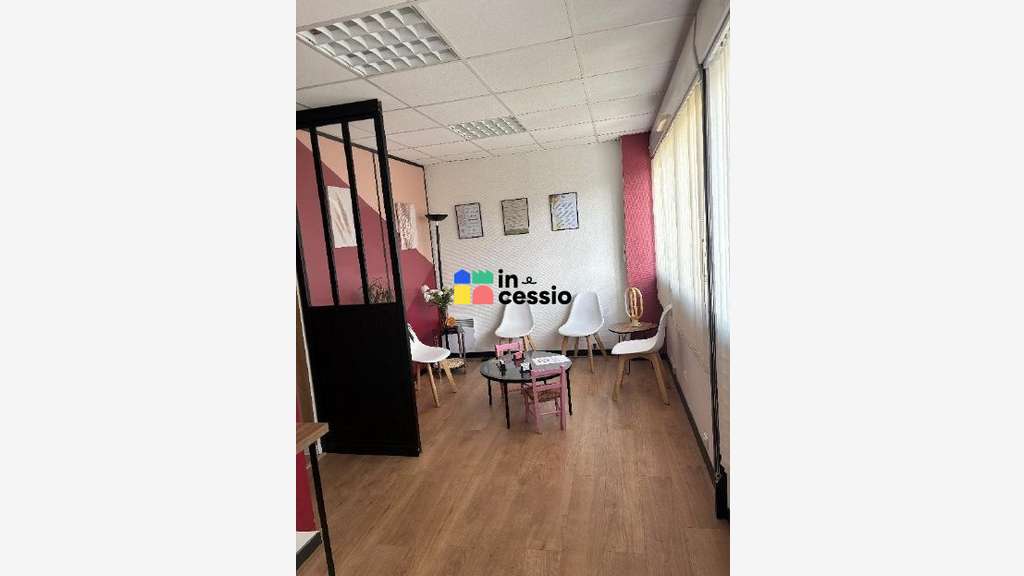 À vendre bureaux 100m² R+1 Le Mans Zone Franche