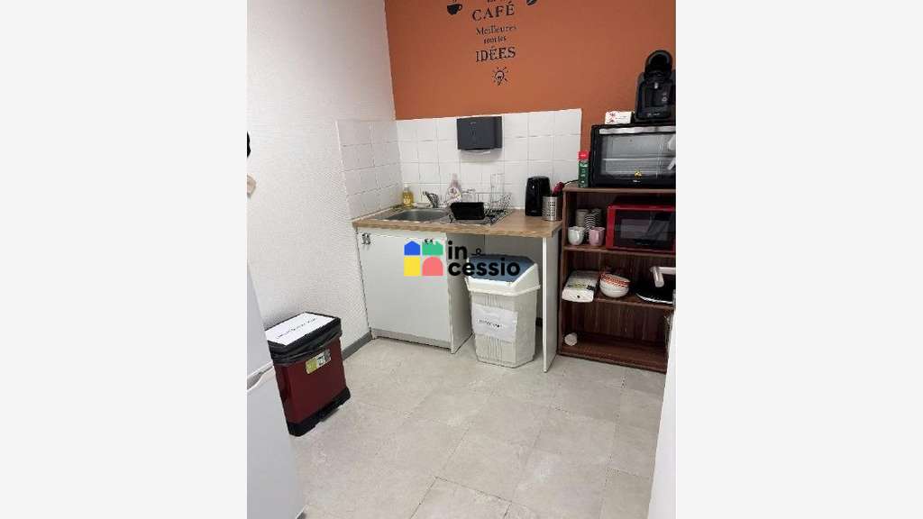 À vendre bureaux 100m² R+1 Le Mans Zone Franche