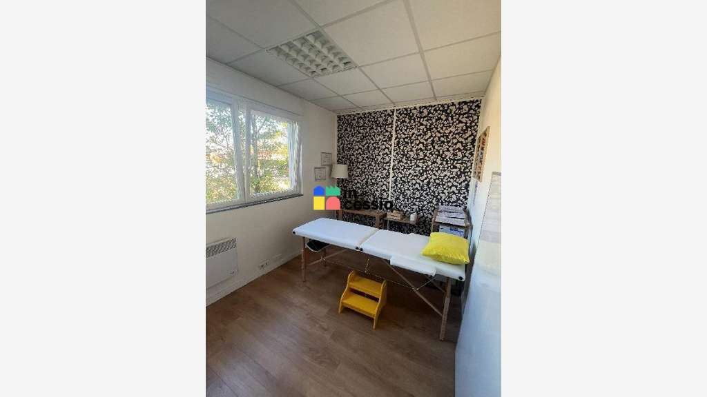 À vendre bureaux 100m² R+1 Le Mans Zone Franche