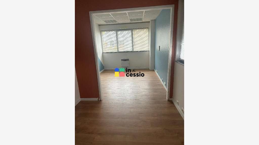 À vendre bureaux 100m² R+1 Le Mans Zone Franche