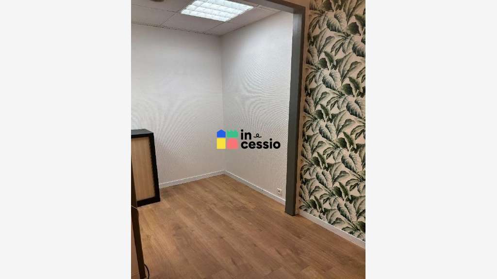 À vendre bureaux 100m² R+1 Le Mans Zone Franche