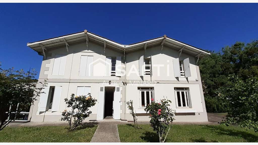 Maison ancienne 340m² avec parc arboré à Léognan