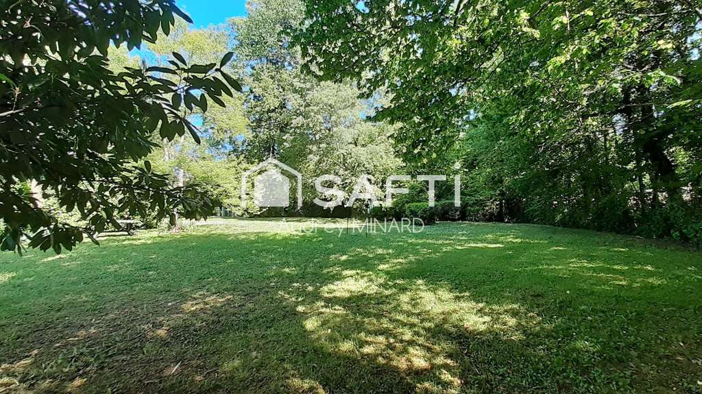 Maison ancienne 340m² avec parc arboré à Léognan