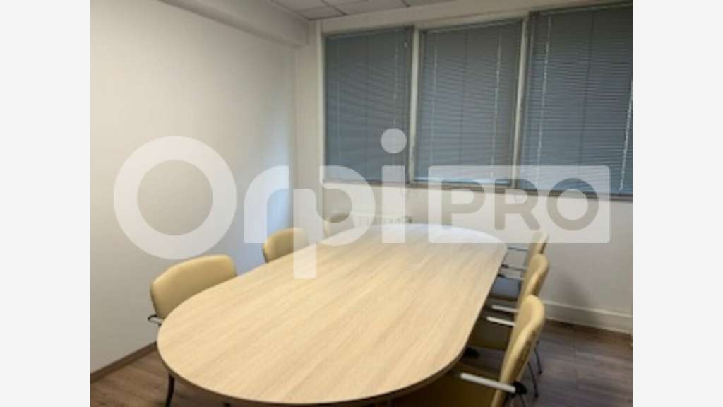 Bureau 114m² RDC à vendre à Lissieu
