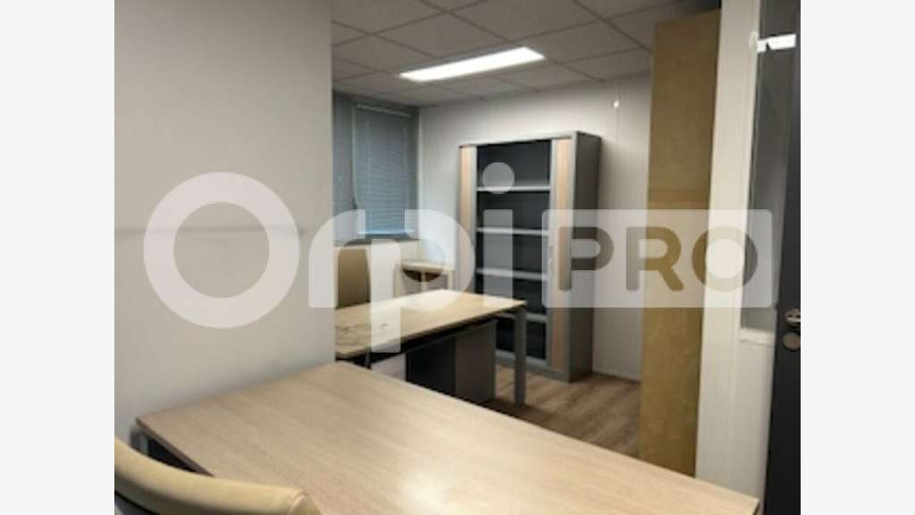 Bureau 114m² RDC à vendre à Lissieu