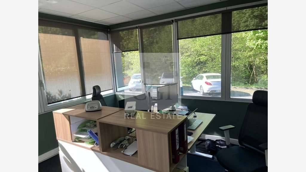 AV bureaux 80m² + 2 parkings Lissieu accès A6 A89 