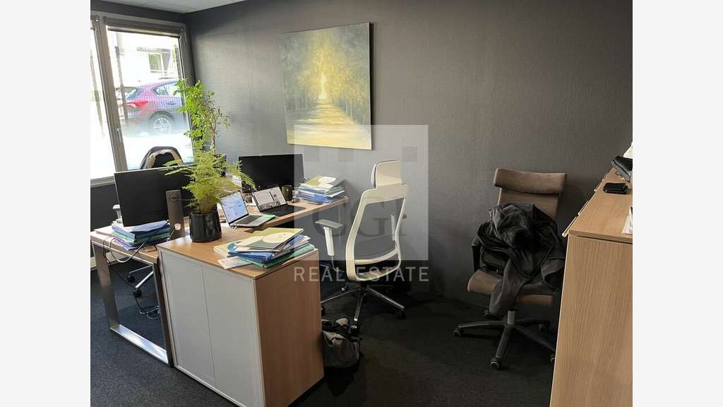 AV bureaux 80m² + 2 parkings Lissieu accès A6 A89 