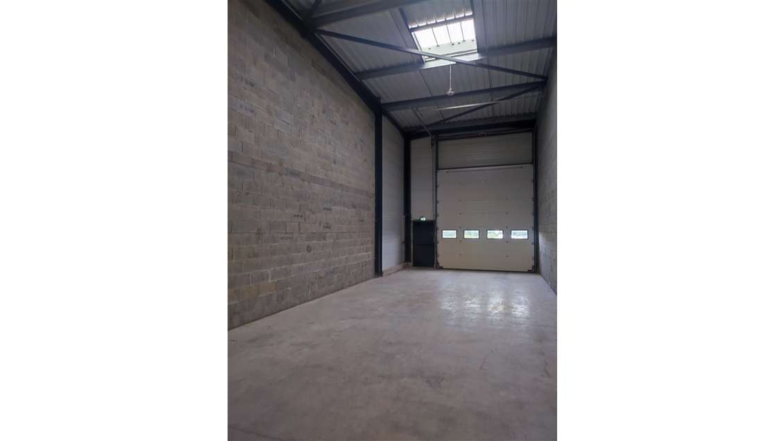 AV cellule d'activité à Donges Les Six Croix RN165