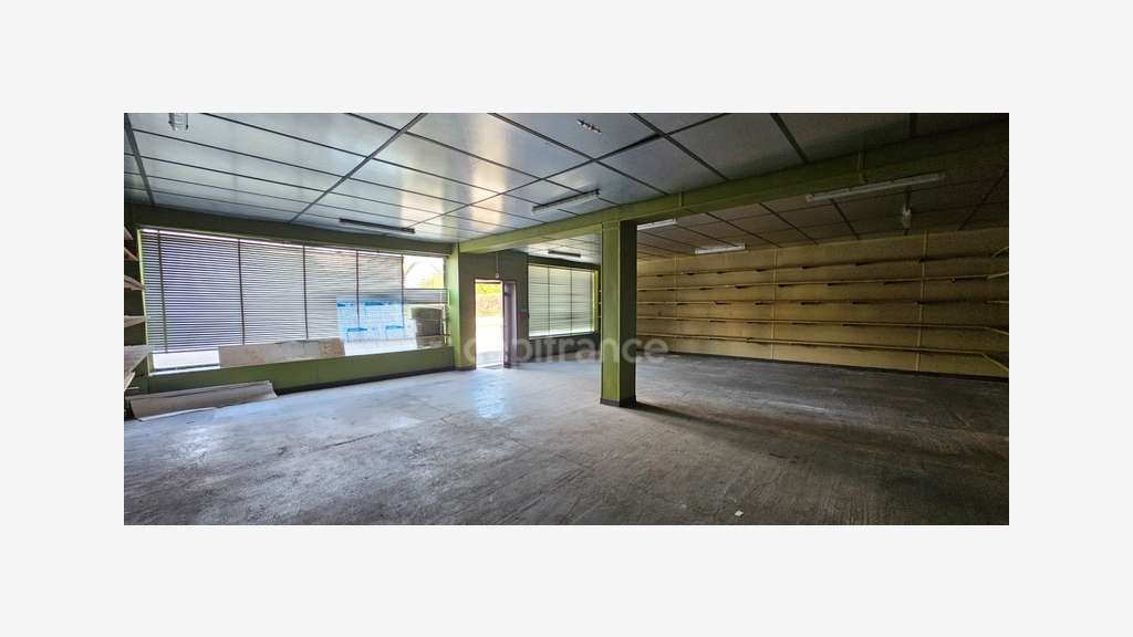 AV bâtiment pro 1 300m² + garages Lons le Saunier
