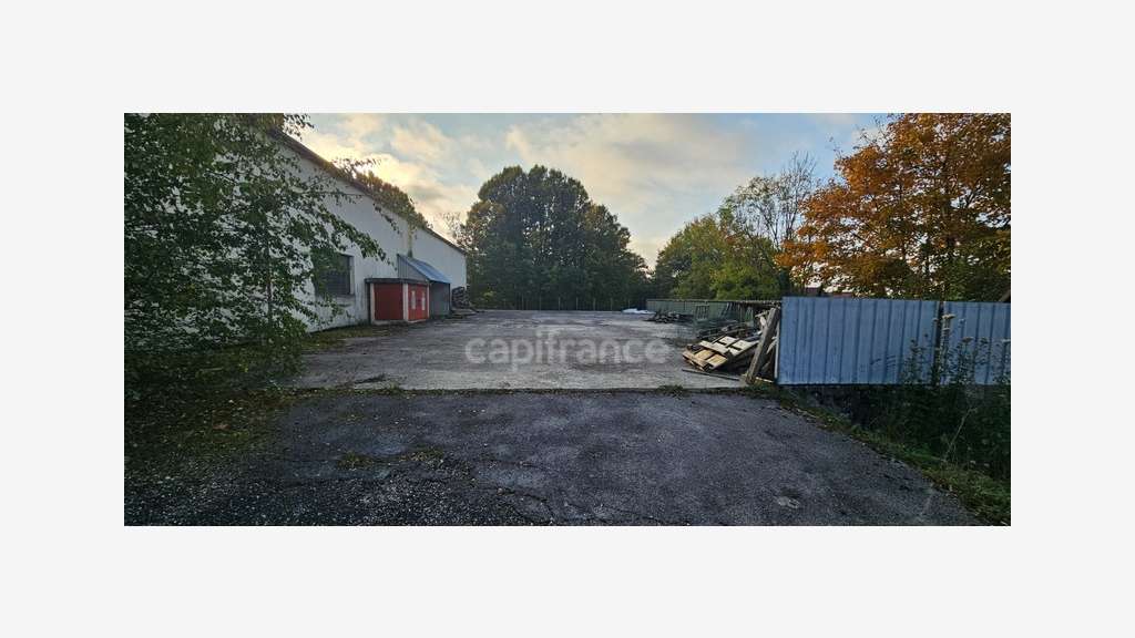 AV bâtiment pro 1 300m² + garages Lons le Saunier