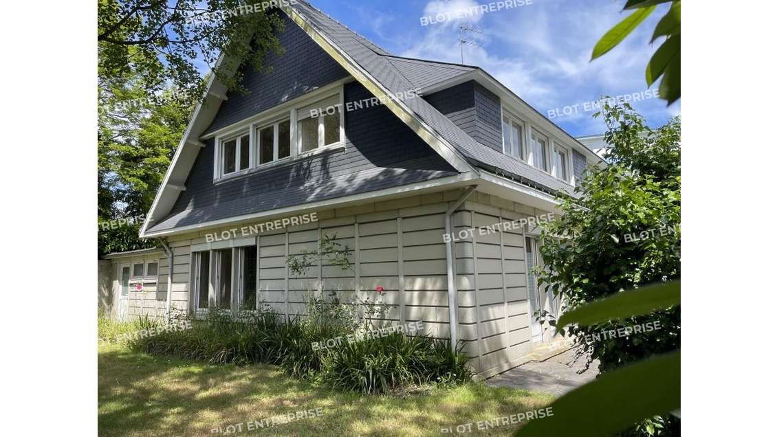 AV bureaux 300m² avec jardin et terrasse à Lorient