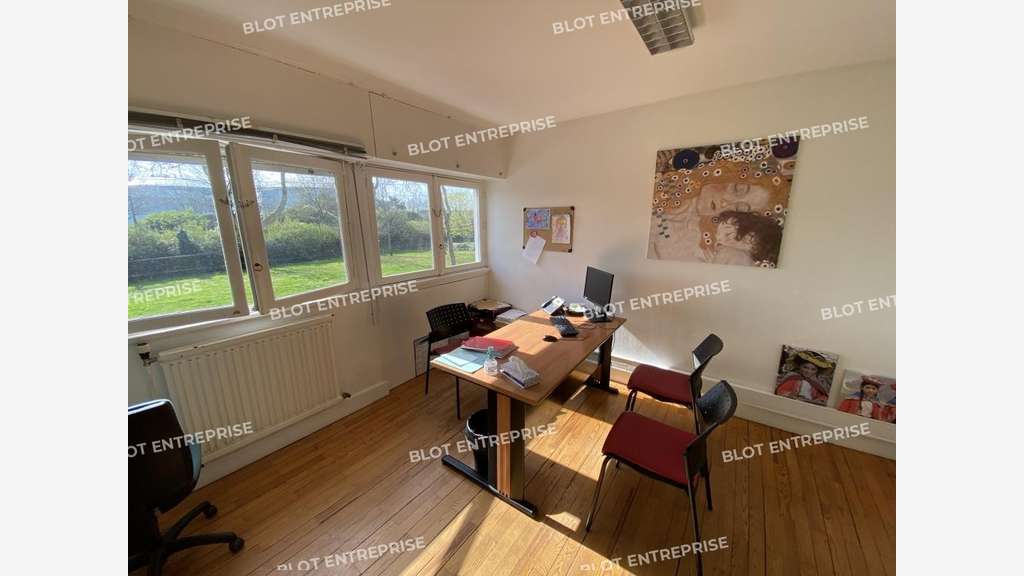 À vendre bureaux 300m² sur 2 niveaux à Lorient