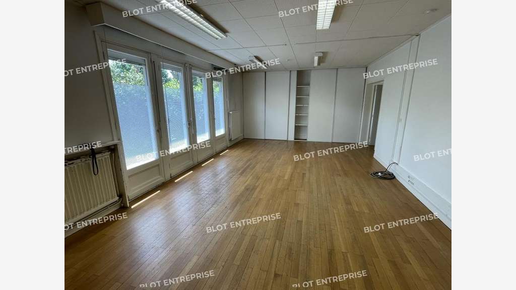 À vendre bureaux 300m² sur 2 niveaux à Lorient